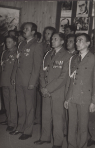 Od lewej: mjr Niedźwiecki Jan, kpt. Borek Andrzej, ppłk Rakowski Wiktor, por. Szymaniuk Jerzy. W drugim rzędzie od prawej: mjr Okuła Waldemar, mjr Łapiński Lech